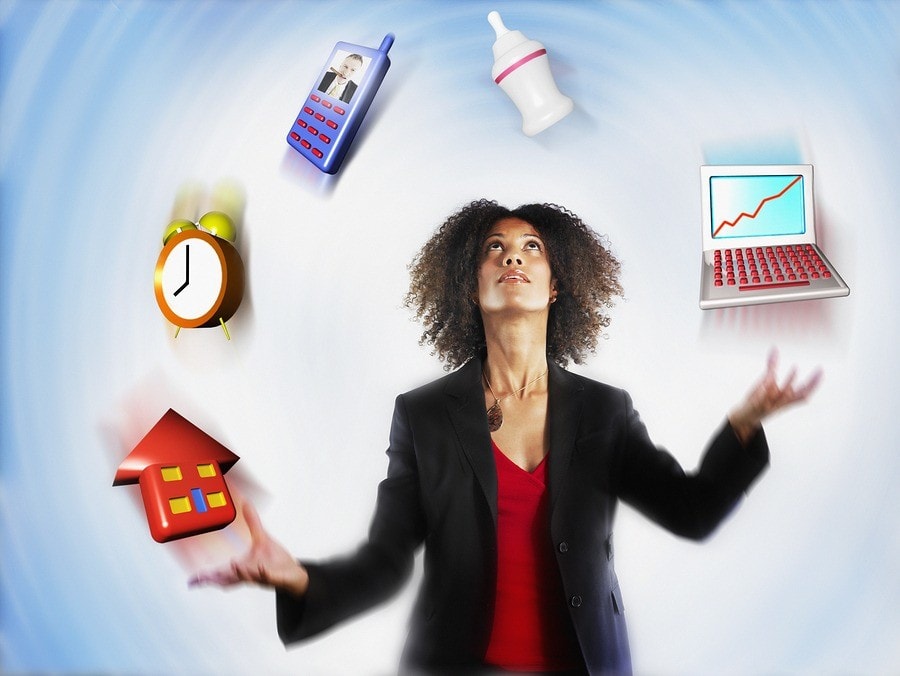 Businesswoman-juggling-respons-40815763